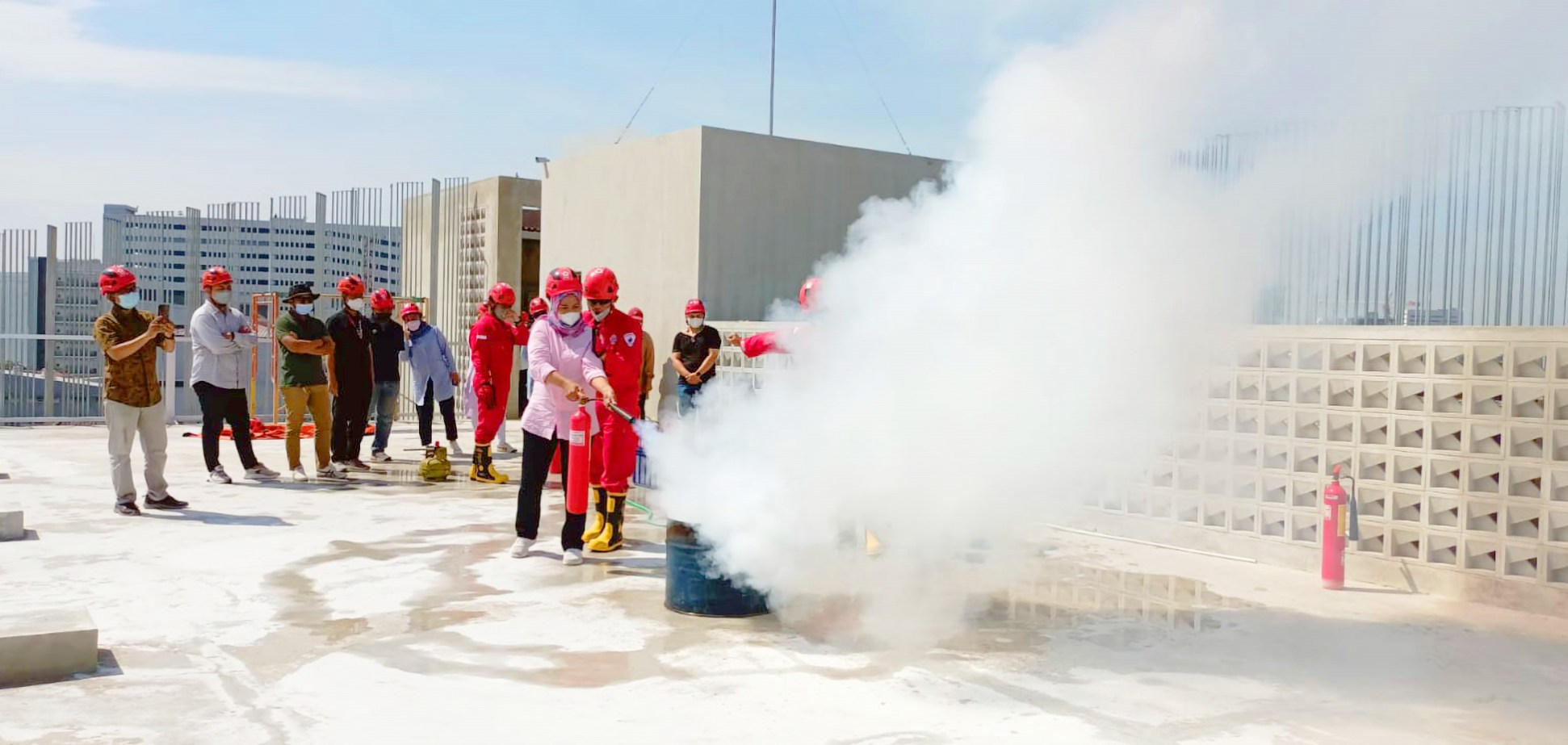 first aid fire training pelatihan kebakaran diklat PMI PMR KSR relawan majalengka korps Red Cross Indonesia website